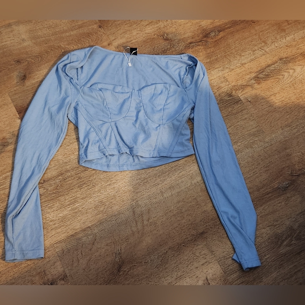 Like New Long Sleeve Crop Top